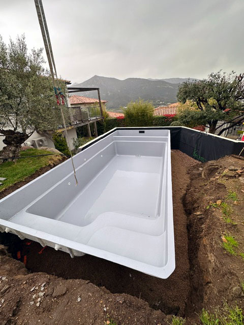 Sagone – piscine plage 750 gris clair avec volet roulant immergé